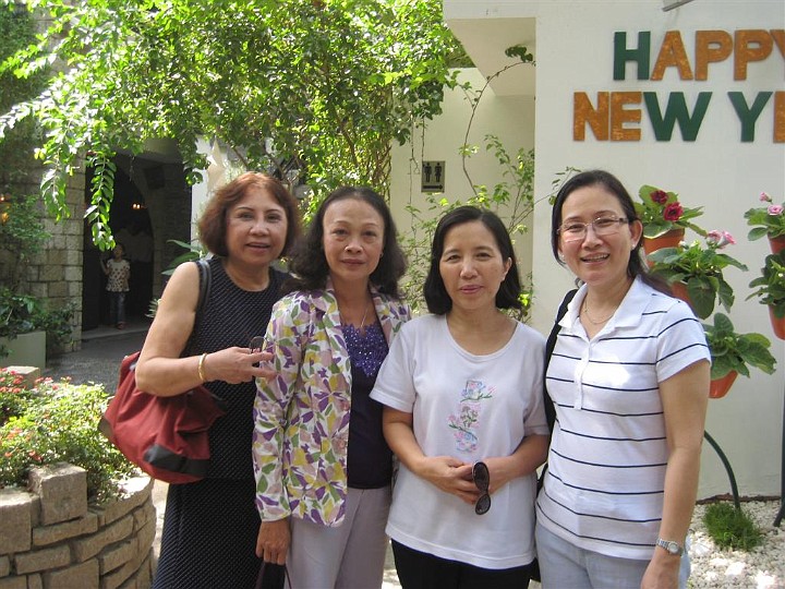 IMG_0685 (Large).JPG - Hương Lan về thăm quê hương: từ trái - ...,Lê Thị Tâm, Tô Châu, Hương Lan (Saigon tháng 3-2008)